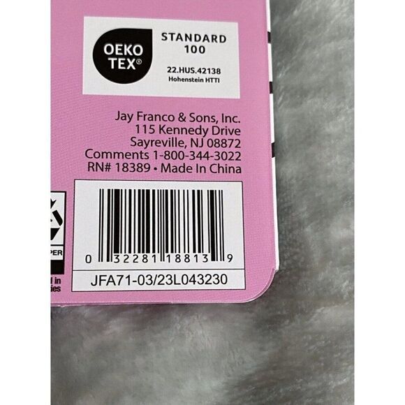 HELLO KITTY Blanket Throw 50"x70" Super Soft Plush Gray Pink White NEW - Picture 8 of 15